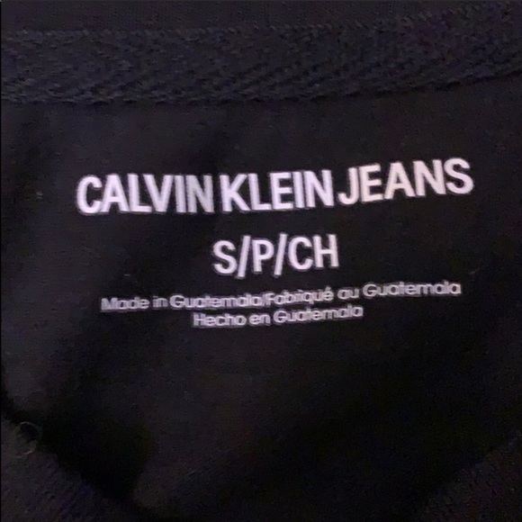2 Calvin Klein t-shirts - Picture 4 of 7